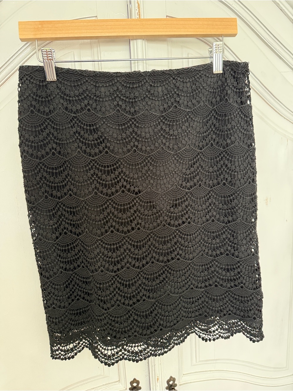 ELLE-Black Crochet Lace Pencil‎ Skirt | Scalloped Hem | Boho | Women’s Size 4